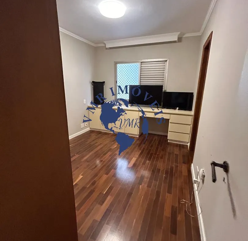 810